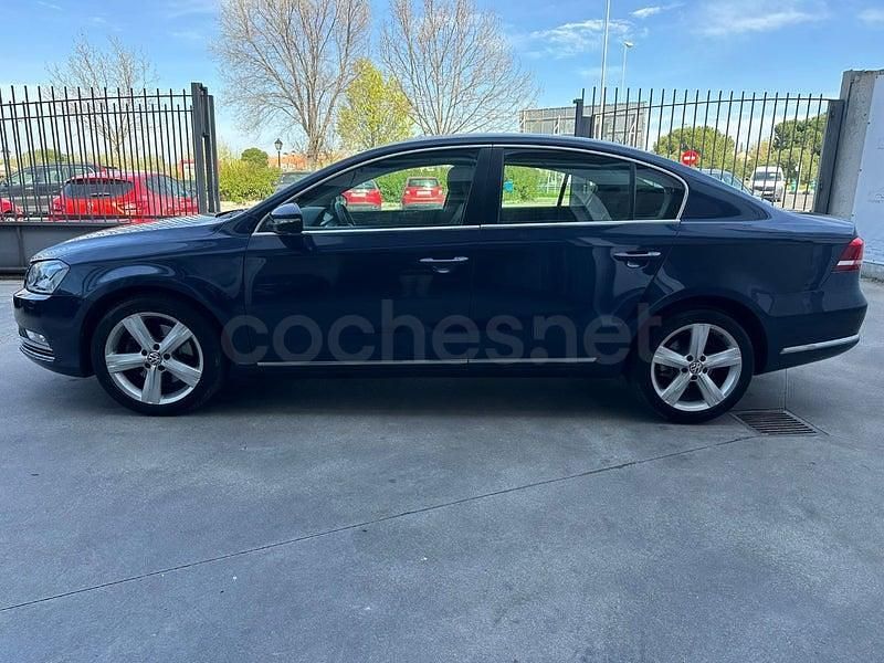 Usado VW Passat Advance 105 CV (77 kW) 2014 Azul Berlina