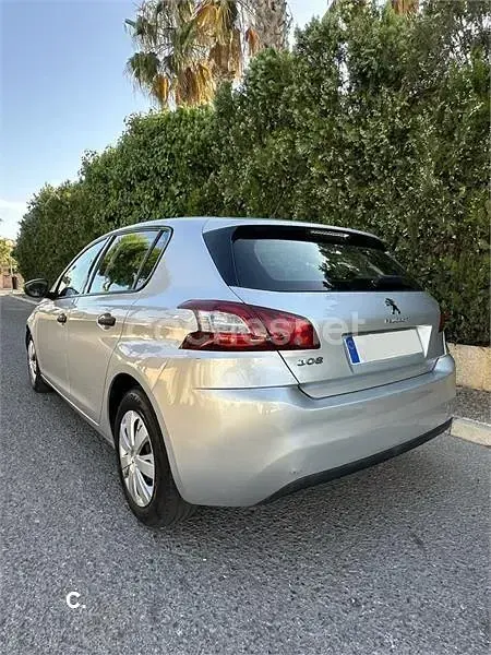 Usado Peugeot 308 Access 100 CV (73 kW) 2017 Gris / plata Berlina