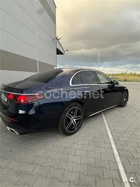 Usado Mercedes E220 194 CV (142 kW) 2023 Azul Berlina