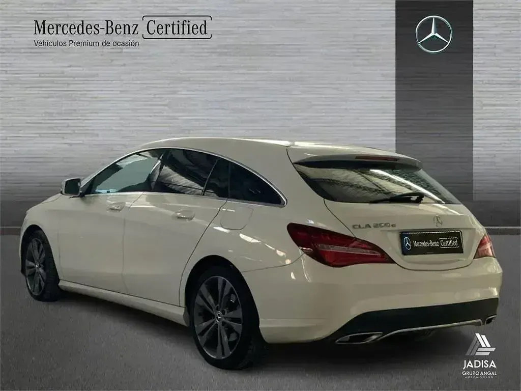 Usado Mercedes CLA200 Shooting Brake 136 CV (100 kW) 2018 Blanco Familiar