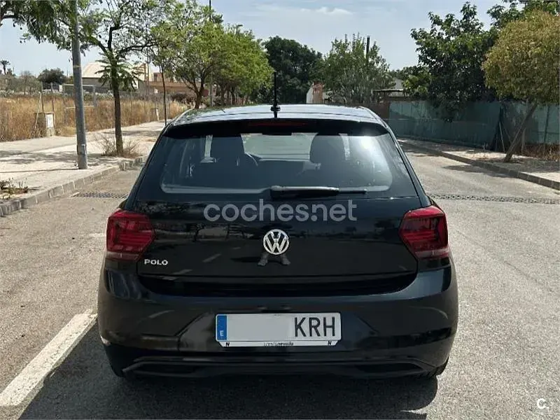 Usado VW Polo Advance 95 CV (69 kW) 2018 Negro Utilitario