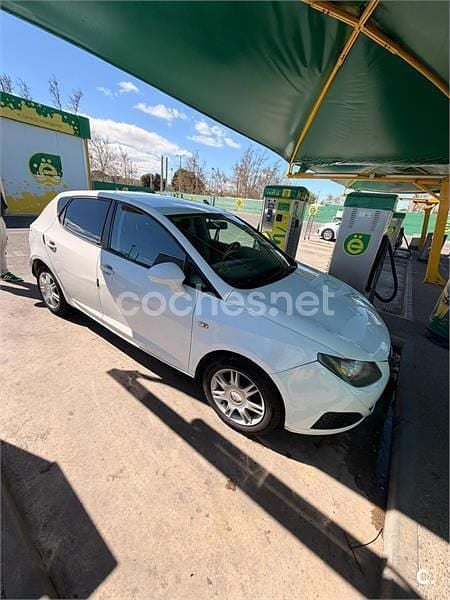 Usado Seat Ibiza Reference 75 CV (55 kW) 2011 Blanco Berlina