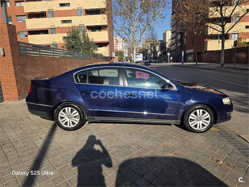 Usado VW Passat Highline 170 CV (125 kW) 2007 Azul Berlina