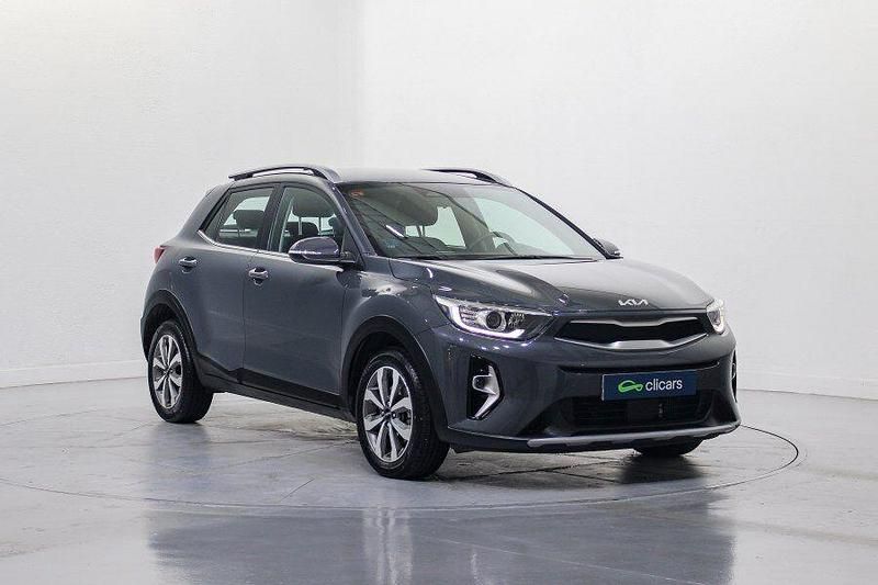 Usado Kia Stonic 120 CV (88 kW) 2021 Gris SUV