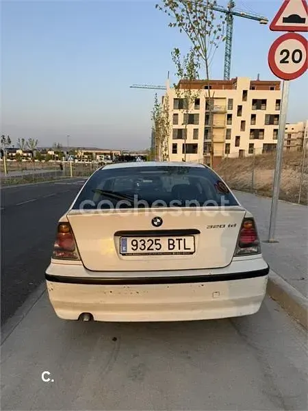 Usado BMW 320 150 CV (110 kW) 2002 Blanco Berlina