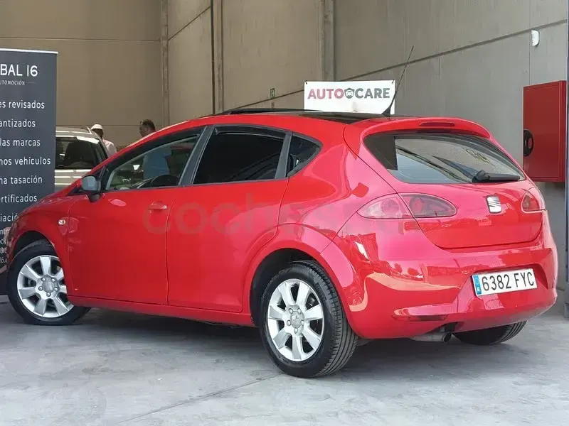 Usado Seat Leon Stylance 105 CV (77 kW) 2007 Rojo Utilitario