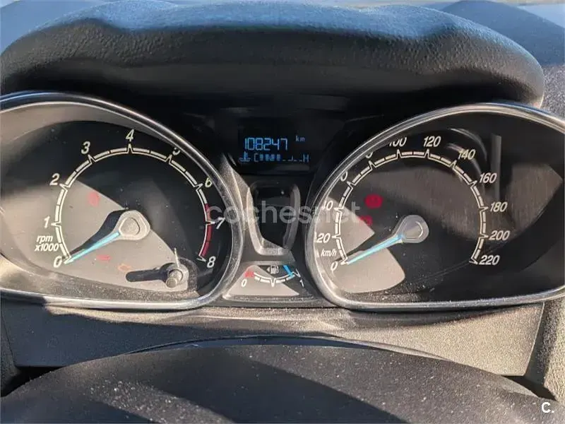 Usado Ford Fiesta Trend 82 CV (60 kW) 2016 Gris / plata Utilitario