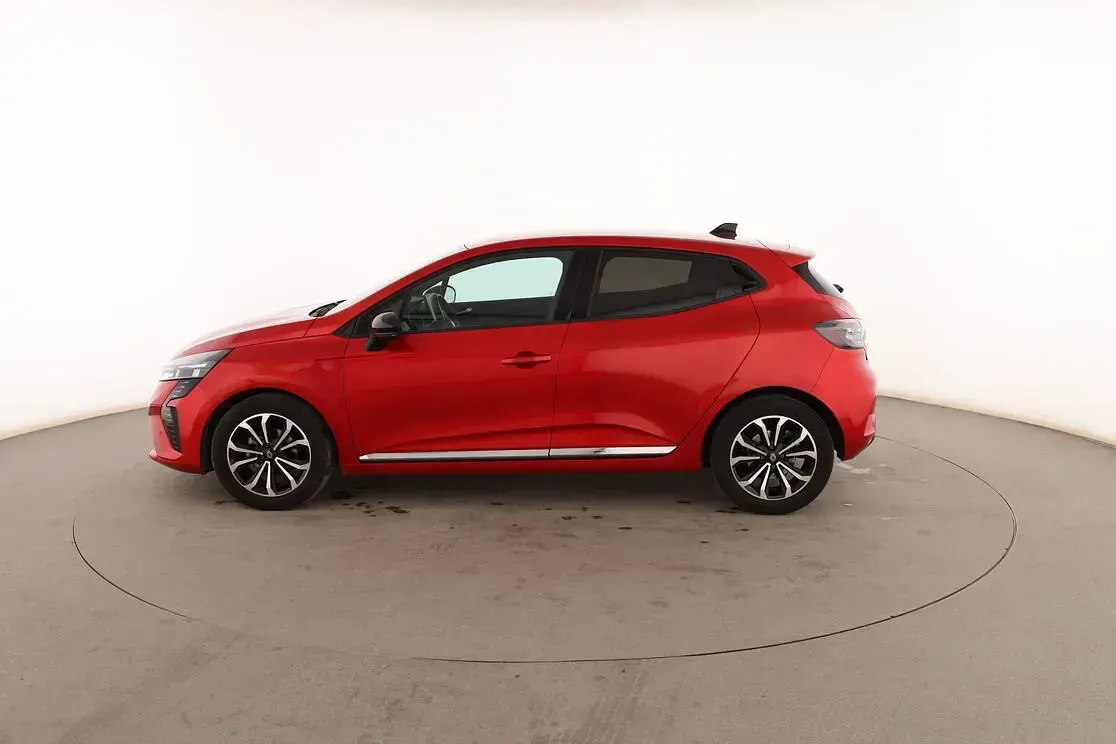 Usado Renault Clio Techno 91 CV (66 kW) 2024 Rojo Utilitario