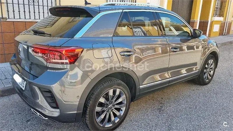 Usado VW T-Roc Sportline 150 CV (110 kW) 2021 Gris / plata SUV