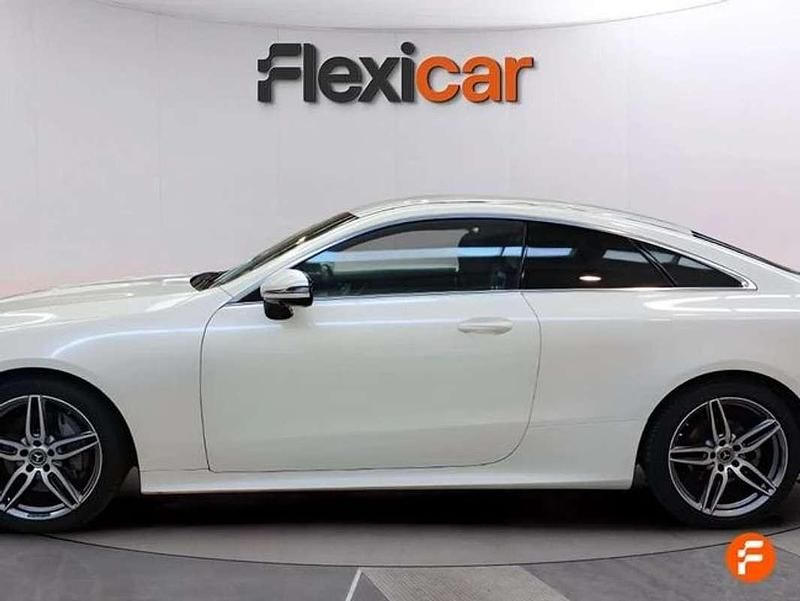 Usado Mercedes E220 194 CV (142 kW) 2021 Blanco Coupe