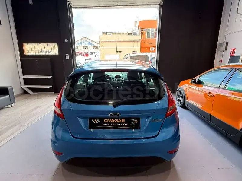Usado Ford Fiesta Titanium 82 CV (60 kW) 2011 Azul Berlina