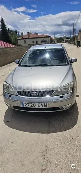 Usado Ford Mondeo Ghia 130 CV (95 kW) 2004 Gris / plata Berlina