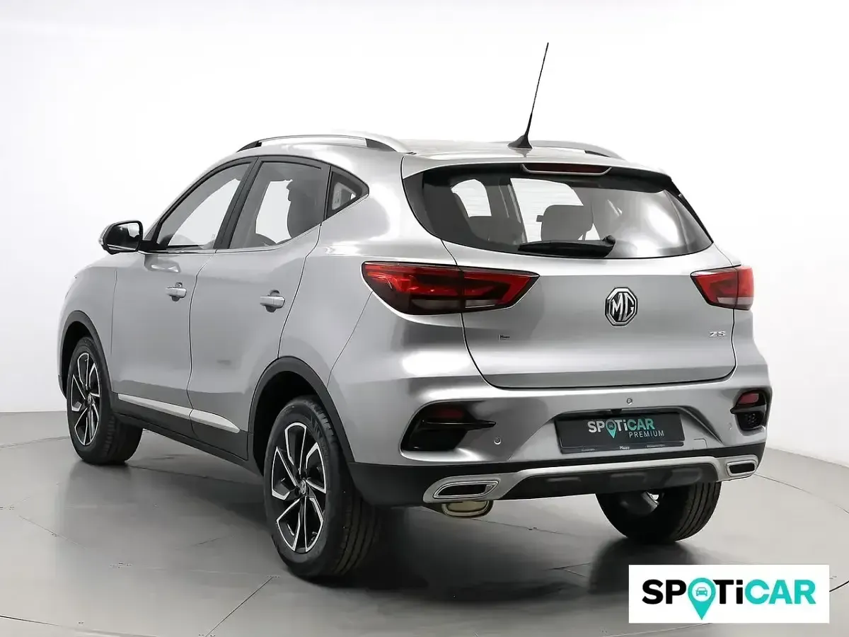 Usado MG ZS Luxury 106 CV (77 kW) 2022 Gris SUV