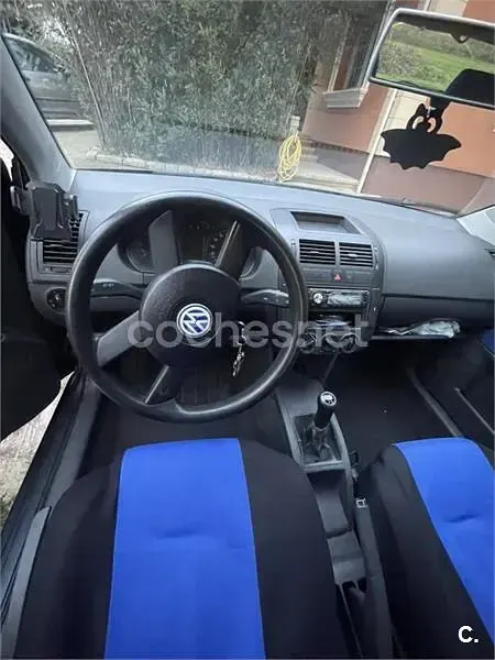 Usado VW Polo Trendline 65 CV (47 kW) 2002 Gris / plata Berlina