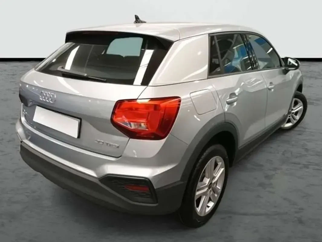 Usado Audi Q2 116 CV (85 kW) 2025 Plateado SUV
