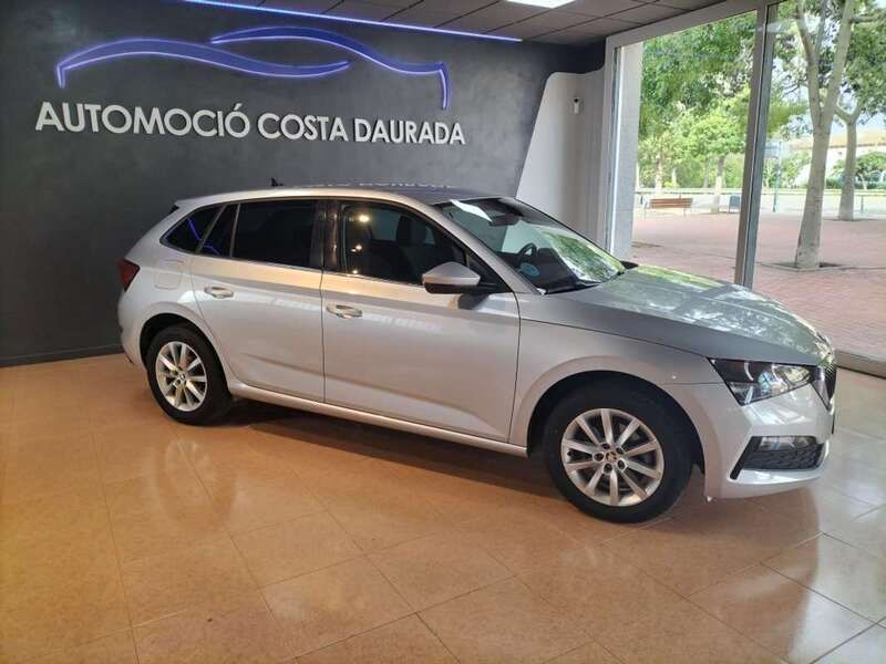 Usado Skoda Scala Ambition 110 CV (80 kW) 2022 Gris Utilitario