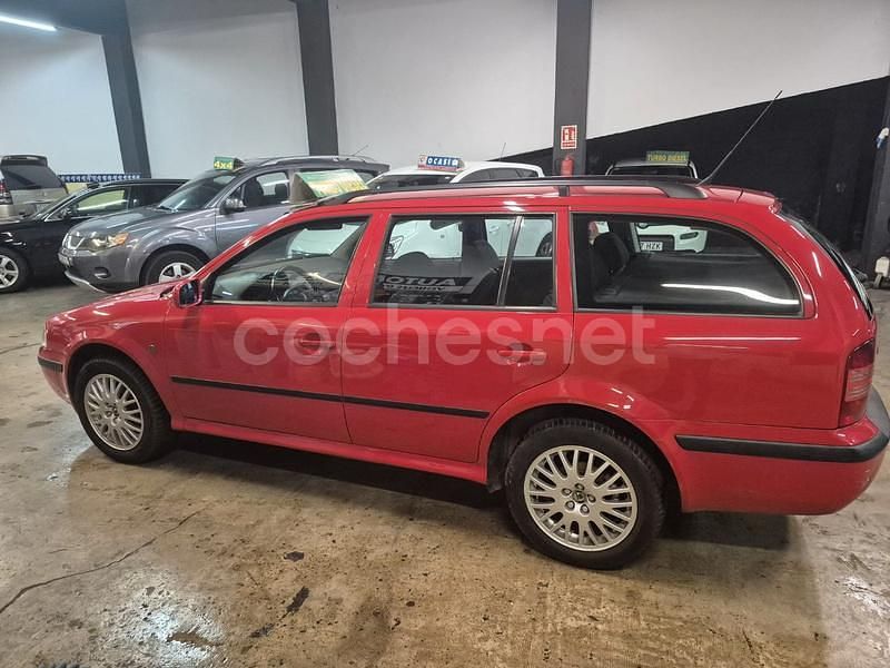 Rojo Usado 2004 Skoda Octavia Familiar | 4190 € (Precio justo) - Imagen 1/4