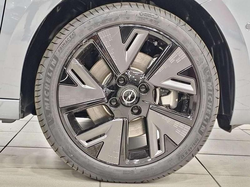 Usado Opel Corsa 50 kW (69 CV) 2024 Gris Utilitario