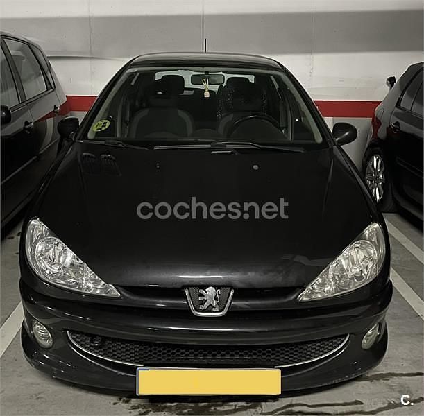 Usado Peugeot 206 90 CV (66 kW) 2005 Negro Berlina