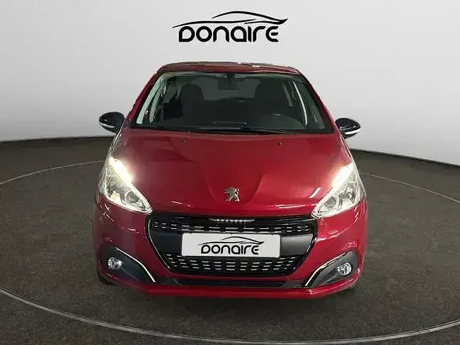 Usado Peugeot 208 Style 82 CV (60 kW) 2017 Granate Utilitario