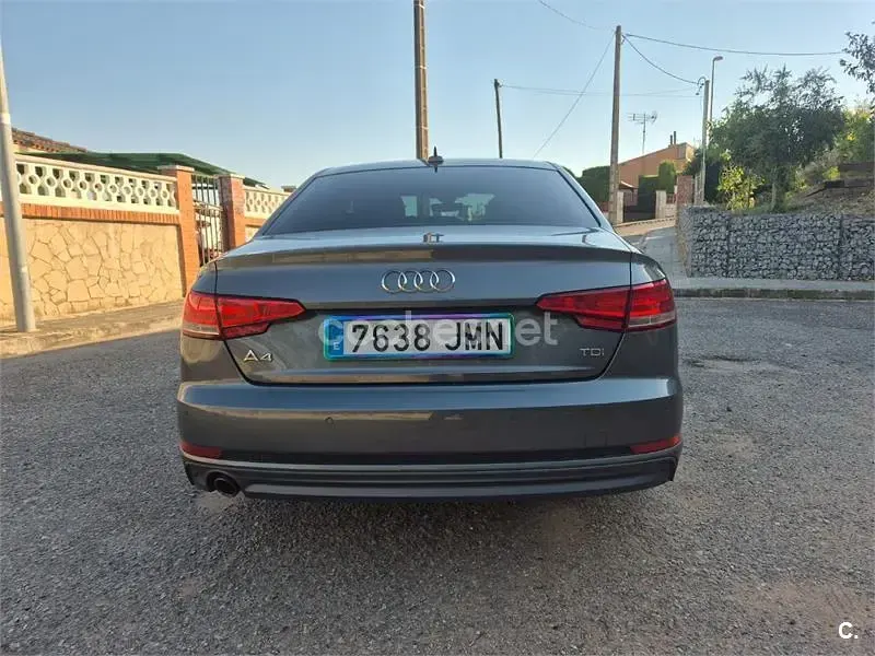 Usado Audi A4 S-Line 150 CV (110 kW) 2016 Gris / plata Berlina