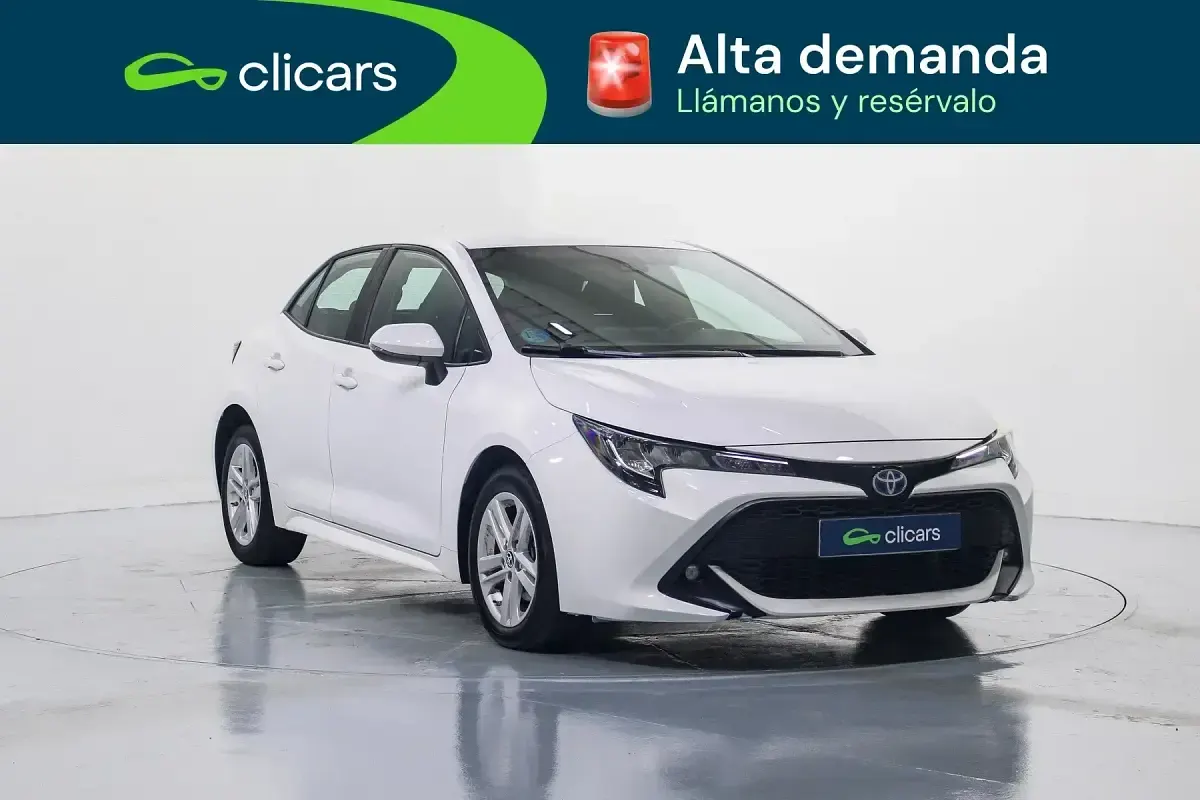 Begagnad Toyota Corolla Business Edition 122 HK (89 kW) 2023 Vit Sedan