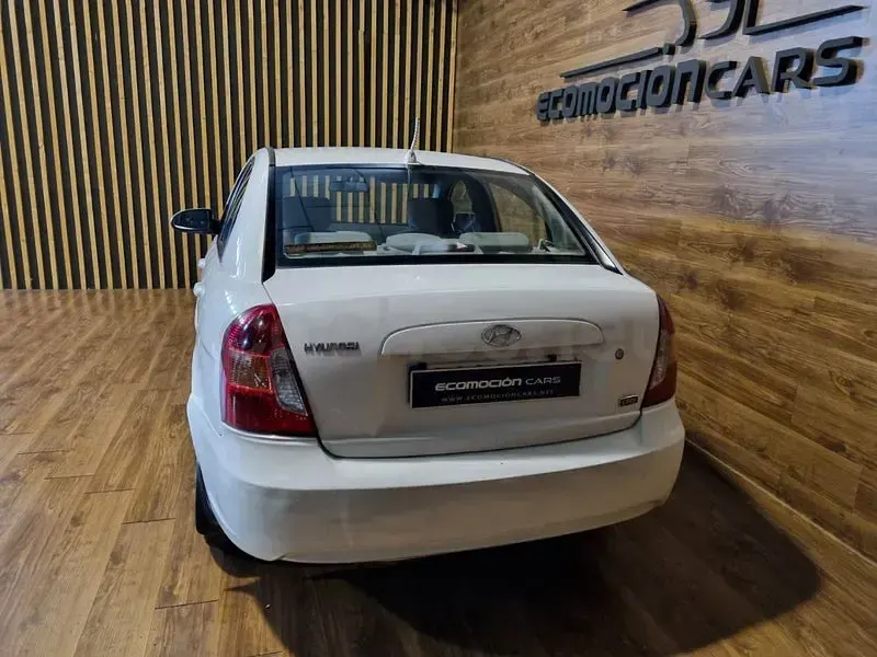 Usado Hyundai Accent GLS 110 CV (80 kW) 2008 Blanco Berlina