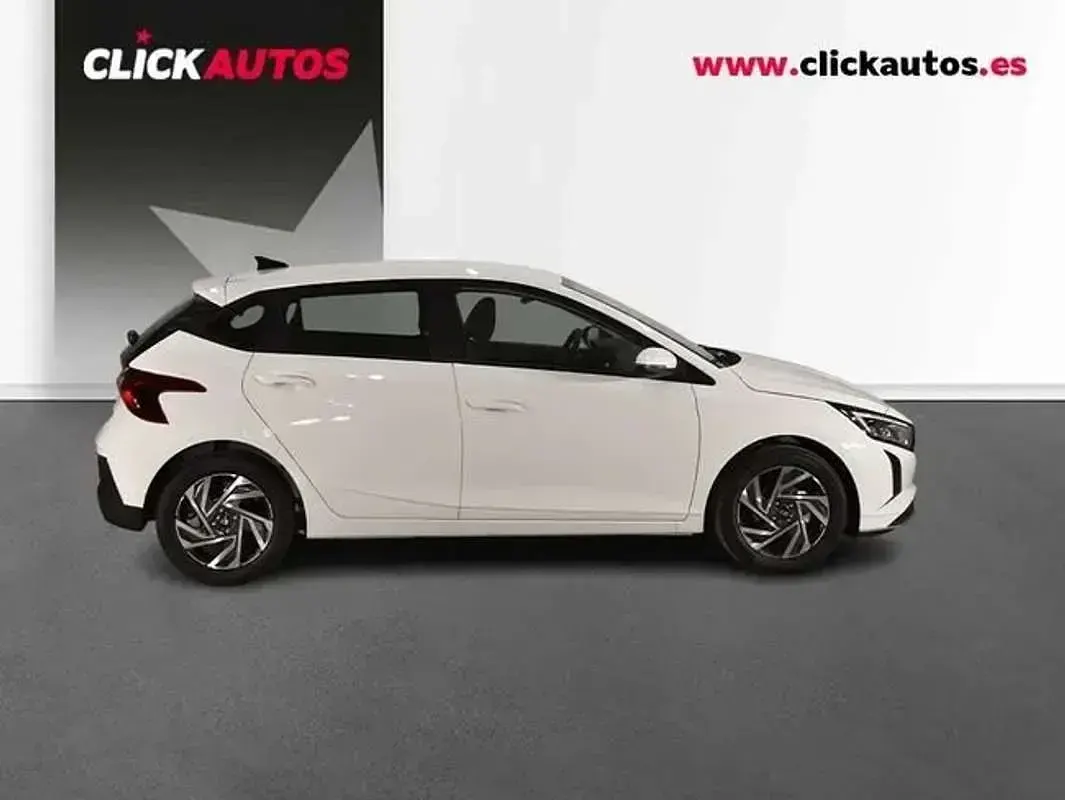 Käytetty Hyundai i20 80 HP (58 kW) 2025 Valkoinen Viistoperä