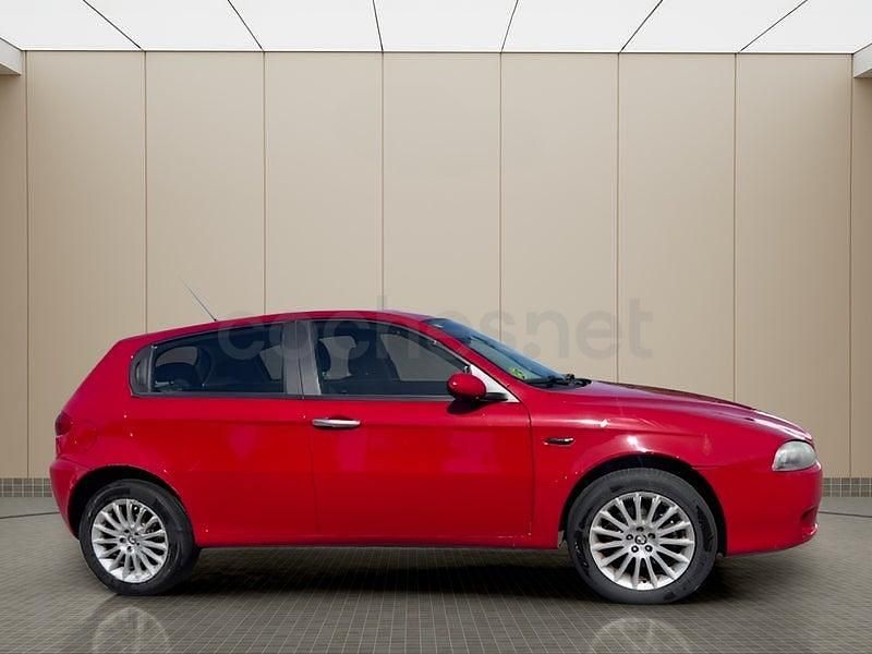 Usado Alfa Romeo 147 Distinctive 120 CV (88 kW) 2009 Rojo Utilitario