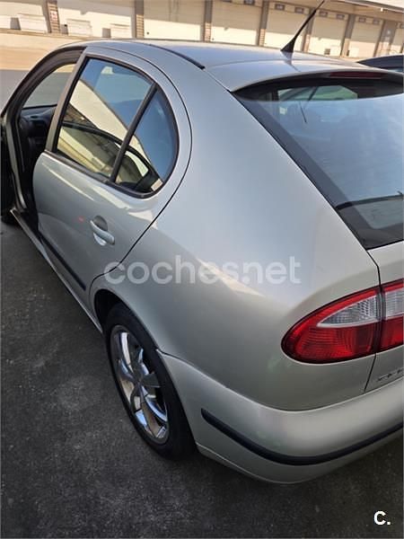 Usado Seat Leon Sport 105 CV (77 kW) 2002 Beige Utilitario