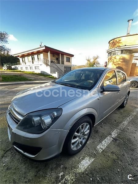 Usado Opel Astra Enjoy 105 CV (77 kW) 2006 Gris / plata Berlina