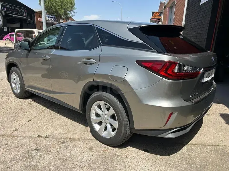 Usado Lexus RX450h Business Edition 313 CV (230 kW) 2018 Gris / plata SUV