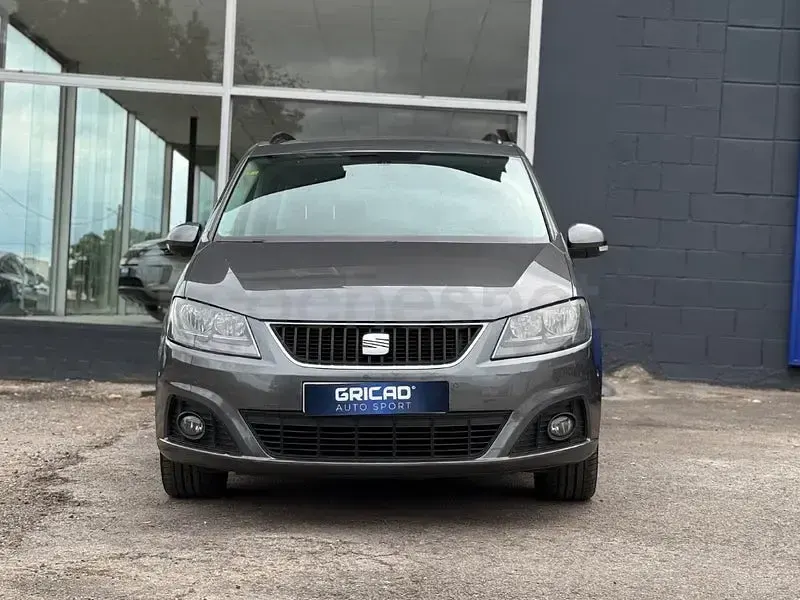 Usado Seat Alhambra Style 140 CV (102 kW) 2011 Gris / plata Monovolumen