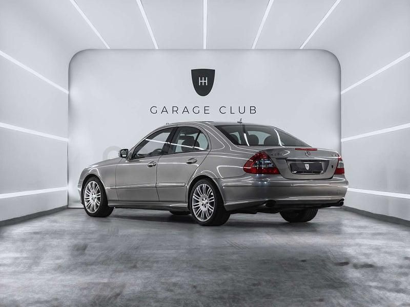 Usado Mercedes E220 Classic 170 CV (125 kW) 2009 Gris / plata Berlina