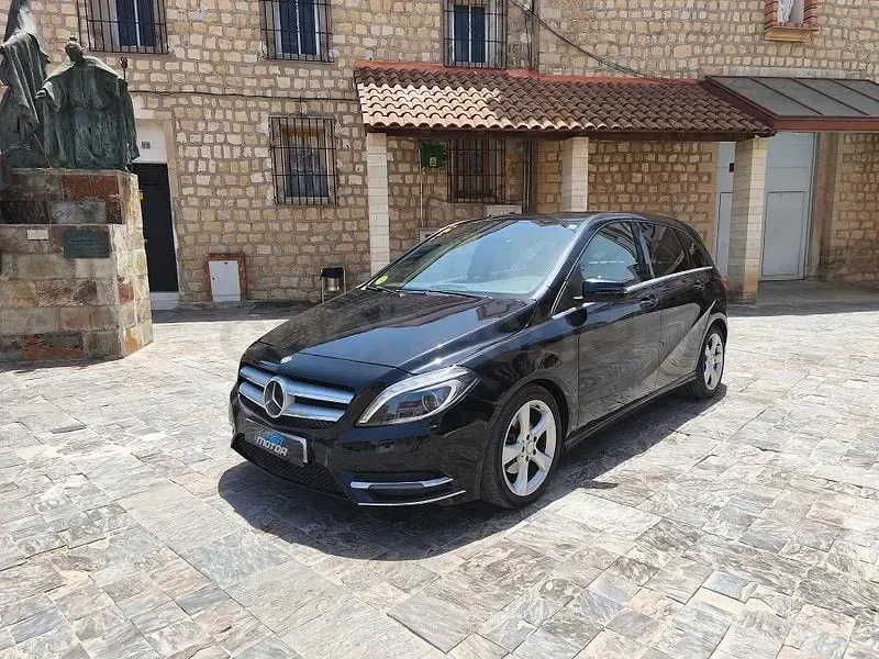 Usado Mercedes B200 136 CV (100 kW) 2014 Negro Utilitario