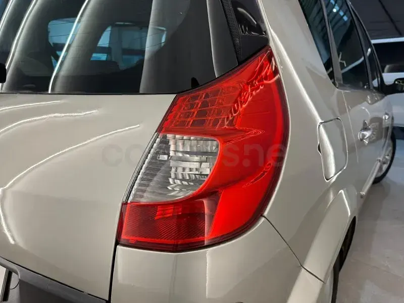 Occasion Renault Mégane Dynamique 105 PK (77 kW) 2007 Grijs Sedan