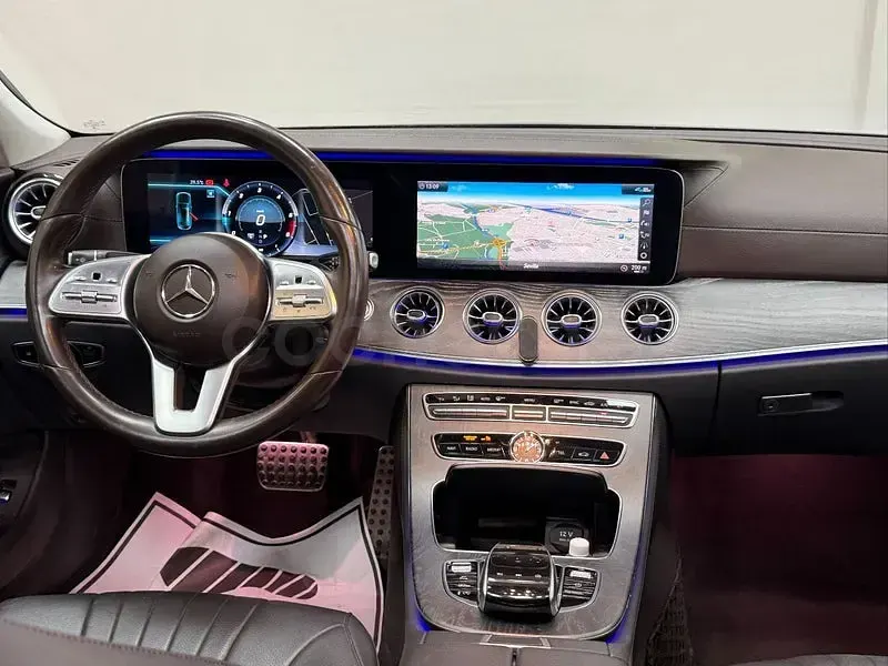 Usado Mercedes CLS300 245 CV (180 kW) 2020 Gris / plata Coupe