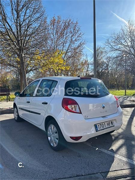 Usado Renault Clio II 75 CV (55 kW) 2011 Blanco Berlina