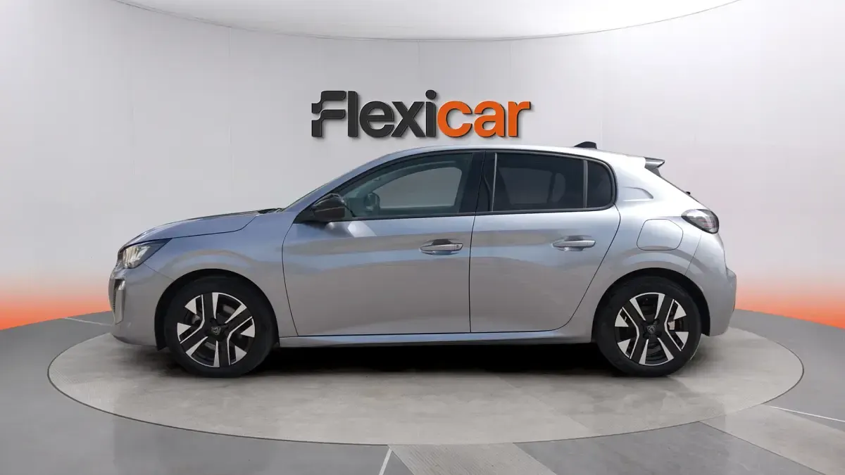 Usado Peugeot 208 Allure 101 CV (74 kW) 2025 Gris Utilitario