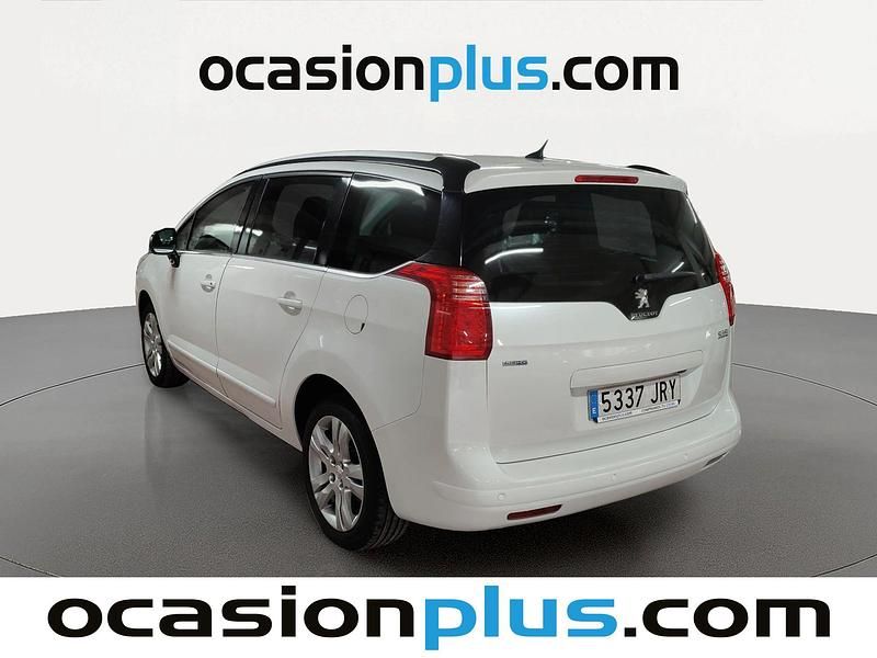 Usado Peugeot 5008 Allure 120 CV (88 kW) 2016 Blanco Monovolumen