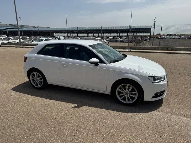 Usado Audi A3 110 CV (80 kW) 2015 Blanco Berlina