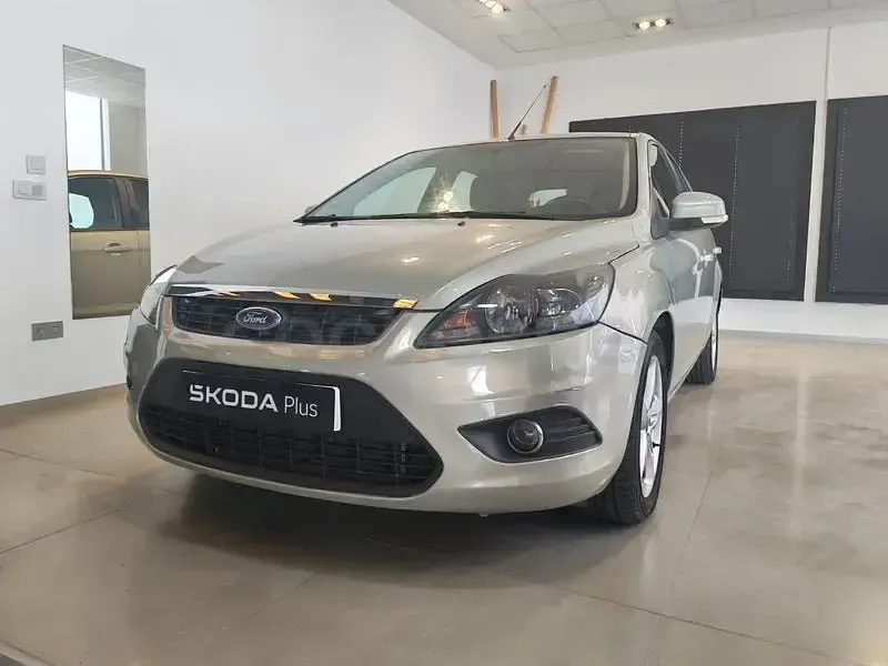 Usado Ford Focus Titanium 109 CV (80 kW) 2010 Beige Berlina