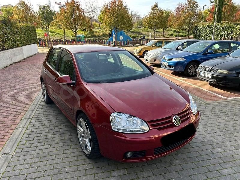 Usado VW Golf IV Conceptline 90 CV (66 kW) 2005 Granate Berlina