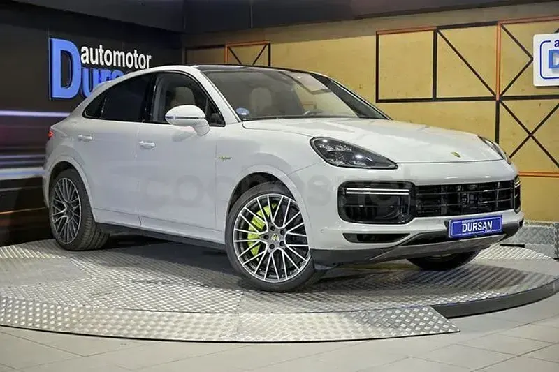 Usado Porsche Cayenne Turbo S E-Hybrid 680 CV (500 kW) 2022 Gris / plata SUV