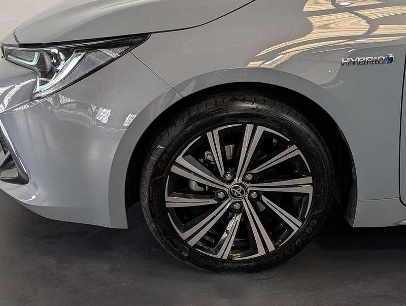 Usado Toyota Corolla Style 122 CV (89 kW) 2022 Gris Utilitario