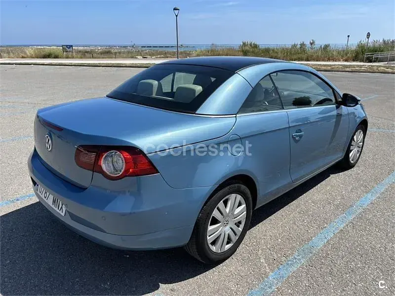Usado VW Eos 160 CV (117 kW) 2009 Azul Descapotable