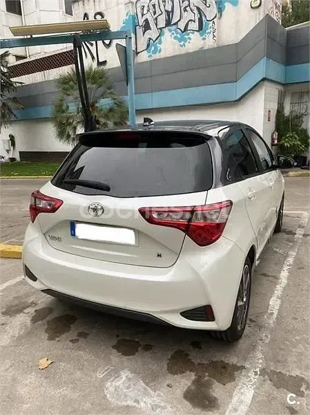 Usado Toyota Yaris 111 CV (81 kW) 2019 Blanco Berlina