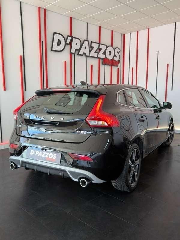 Usado Volvo V40 R-Design Momentum 120 CV (88 kW) 2019 Gris Utilitario