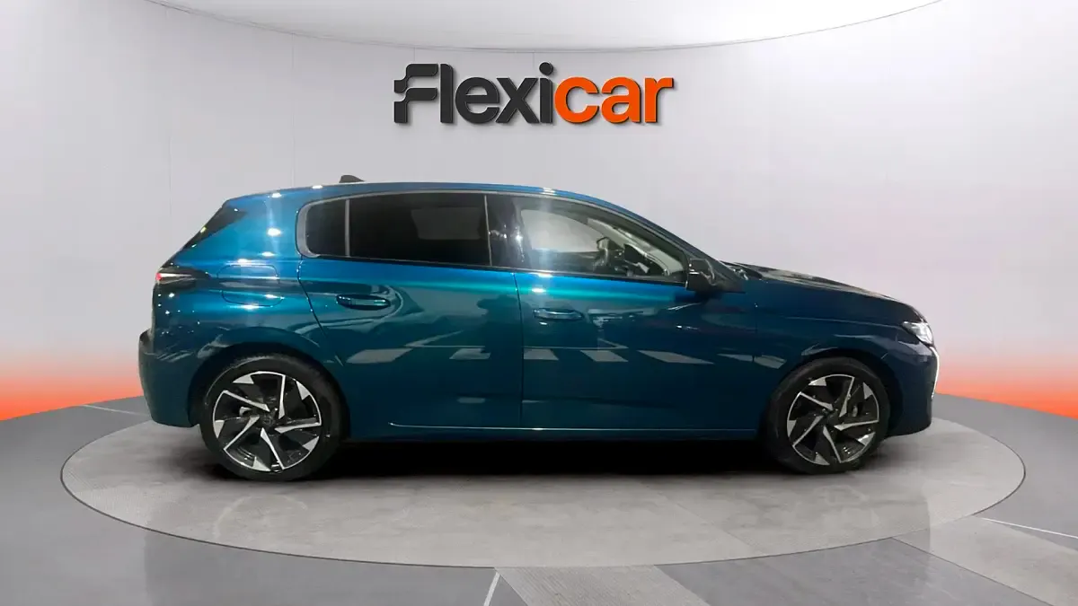 Käytetty Peugeot 308 Allure 131 HP (96 kW) 2024 Vihreä Viistoperä