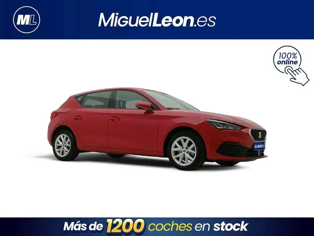 Usado Seat Leon Style 111 CV (81 kW) 2022 Rojo Berlina